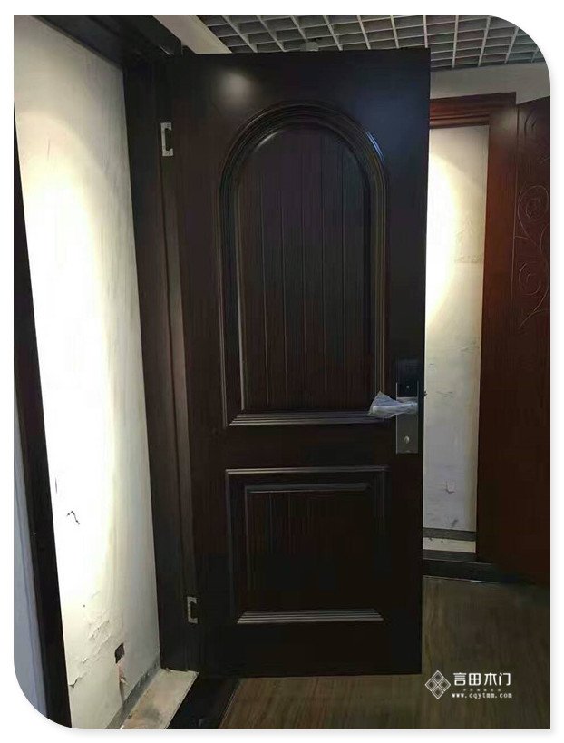 黑色开放漆——欧式风 另外还有一种黑色木门, 在光线充足的情况下透